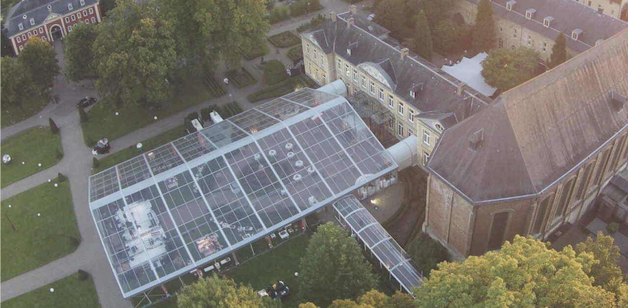 Gastronomiezelt und Eventzelt von Intertent Zeltverleih aus NRW - für Restaurant, Hotel, Schlosshotel, Gaststätte, Landgut, Gasthof - mit Gebäudeanschluss (www.intertent.de)