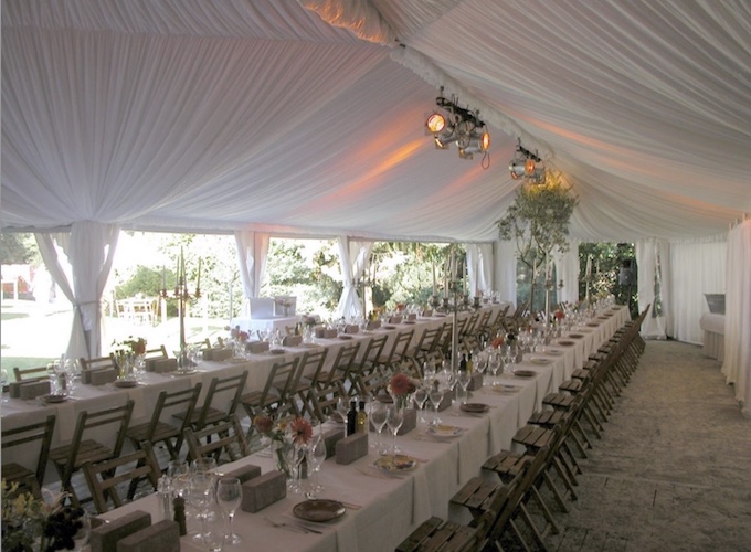 Hochzeitszelt Alu Pavillon mit weißem Innenhimmel von Zeltverleih Intertent - exklusive Eventlocation für Trauung, Vermählung und Hochzeitsfeiern