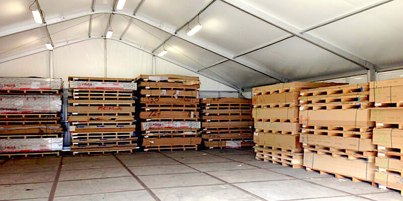 Lagerhalle von Intersettle Zeltverleih zur temporären Lagerung von Material, Baustoffen, Waren, Produktionsmitteln und Fuhrpark