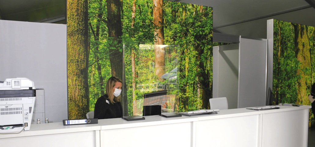 Social Distancing am Arbeitsplatz in Zelten, Pagoden und Zelthallen von Intersettle Zeltverleih - Trennwände, Raumteiler und Innenausstattungen für Büros und Verwaltungen