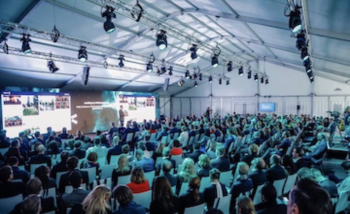 Raumlösungen mit audiovisueller Ausstattung für Firmenevents wie Conventions, Tagungen, Symposien, Branchentreffen, Kongresse und Konferenzen - Intersettle Zeltverleih