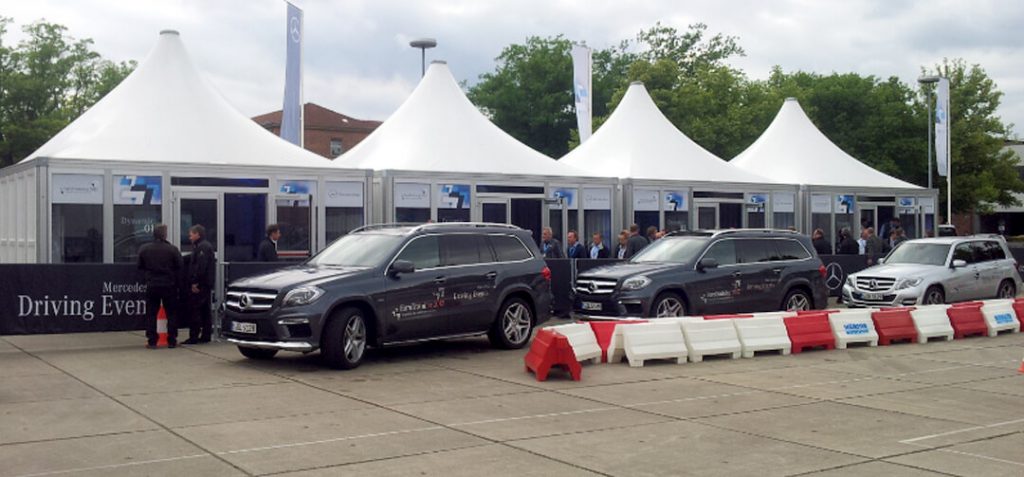 Carre Pagoden mit Glasfassade von Zeltverleih Intersettle - Pavillon, Pagoden und Zelte für Sportveranstaltungen, Autopräsentation, Firmenevent, Messen, Promotion, private Feiern und Festivals
