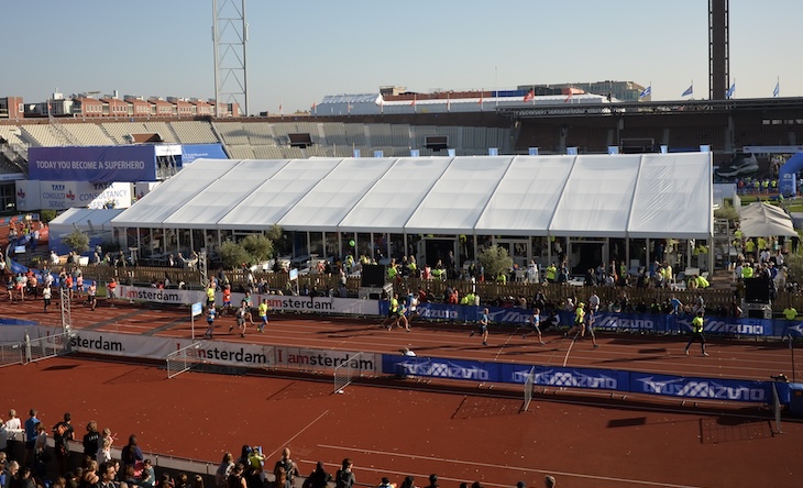 Marathon Sportveranstaltung mit Zelten, Pagoden und Hallen von Zeltverleih Intersettle - Raumlösungen für öffentliche Sportevents