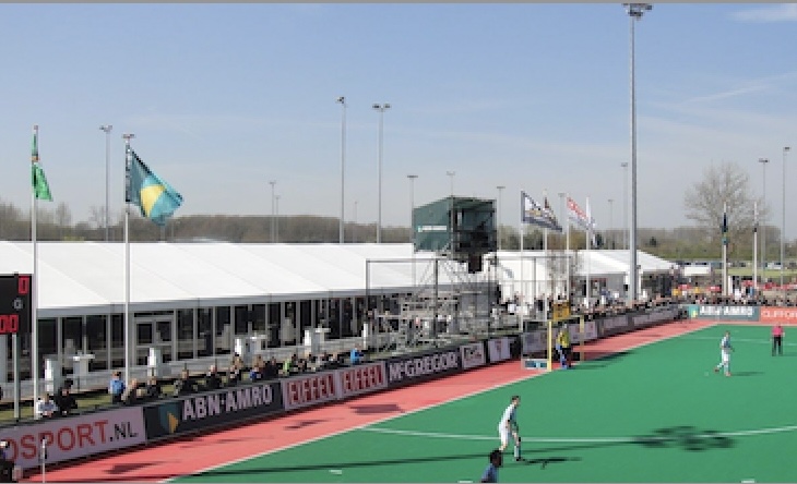 Zelthallen für Zuschauer und Gäste für Sportveranstaltungen auf Sportplätzen bei einem Hockey-Turnier von Intersettle Zeltverleih