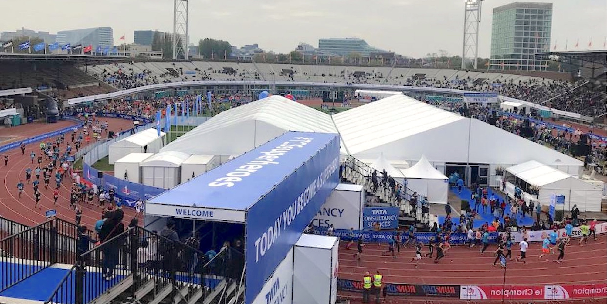 Große Sportveranstaltungen mit diversen Zelten, Pagoden und Hallen von Intersettle Zeltverleih - Marathon mit tausenden Teilnehmern