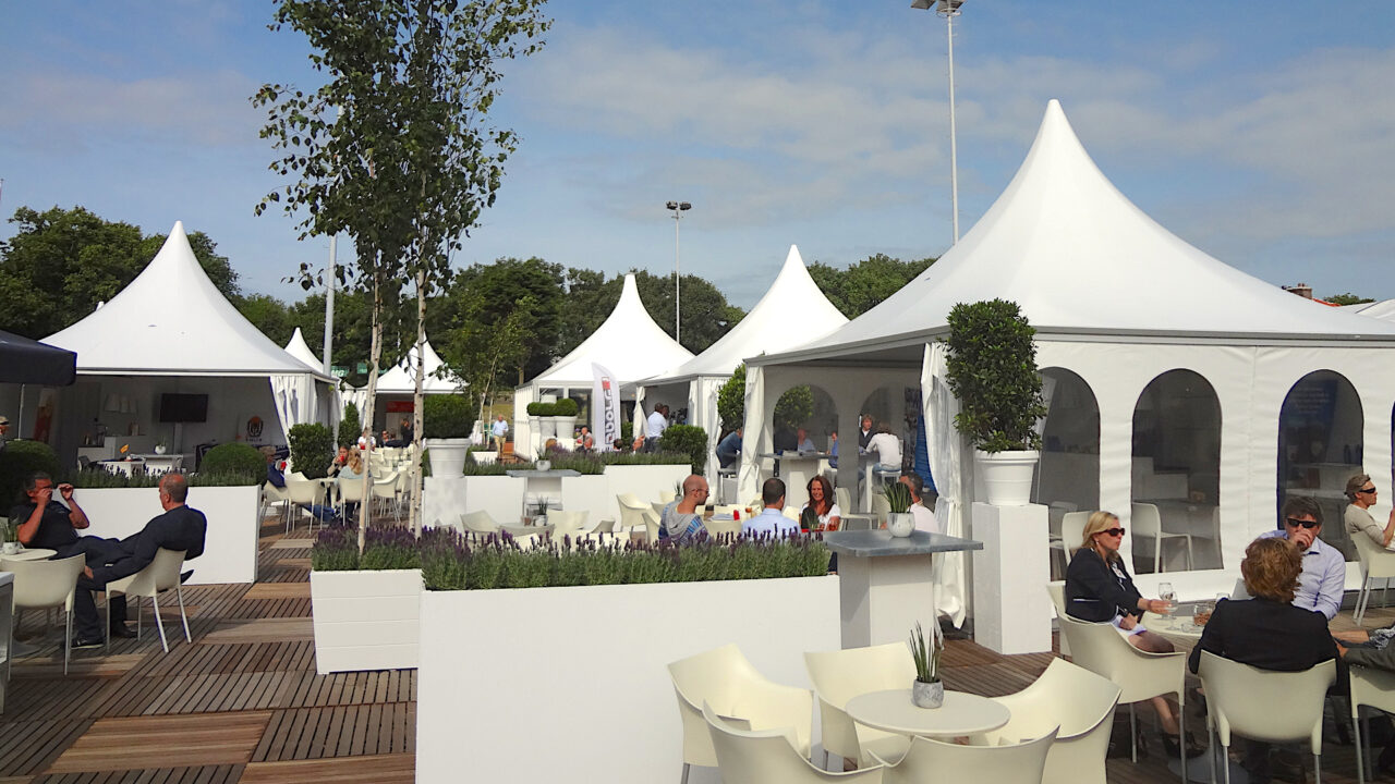 Zeltverleih Intersettle, Vip Pagoden mit Außenterrassen und Lounges für Gastronomie zur Bewirtung von Gästen, Besuchern und Kunden