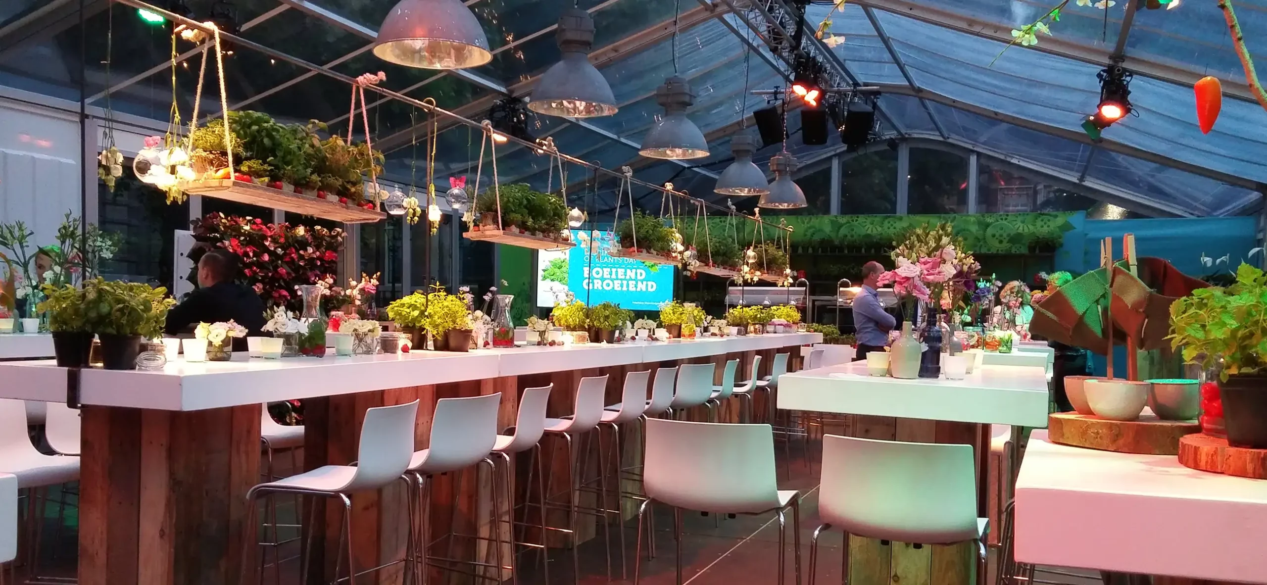 Alu Pavillon mit transparentem Dach auf großem Culinarischem Event - Gastro-Event