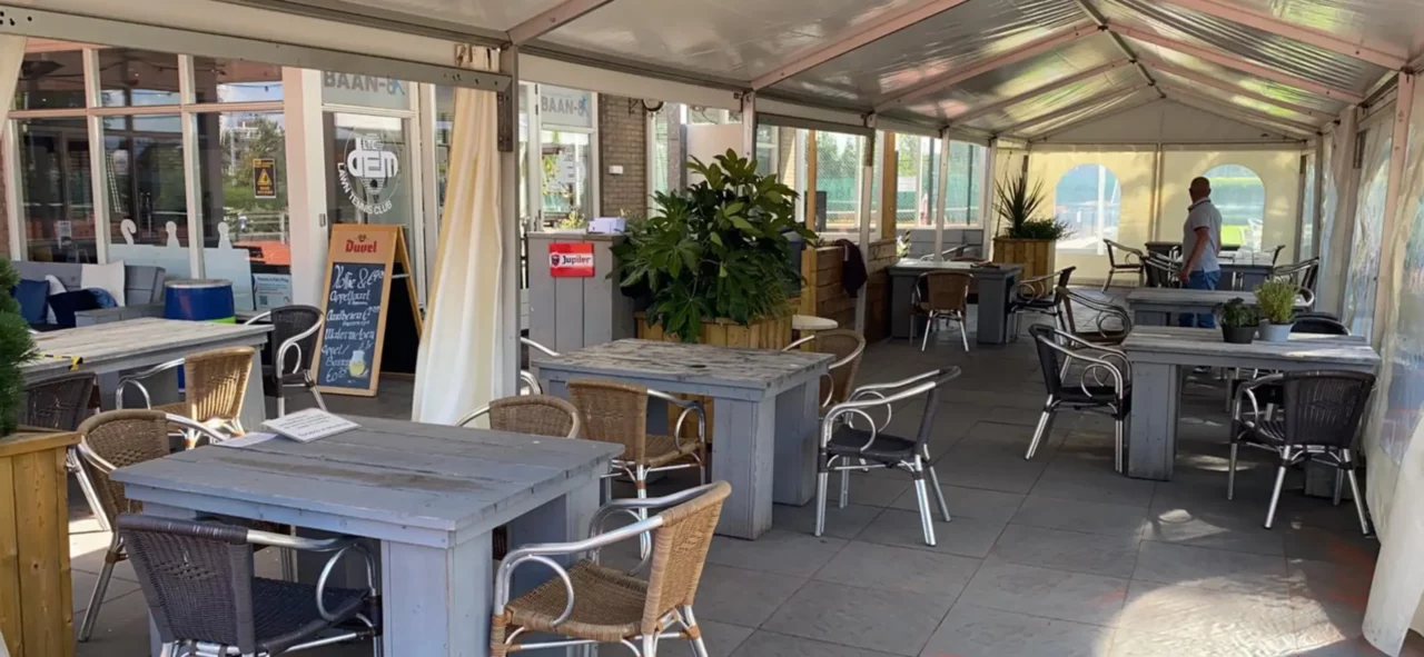 Aluminium VIP Zelt von Intersettle Zeltverleih - Pavillon als Überdachung für Cateringbereich und Gastronomie - Terrassen Überdachung