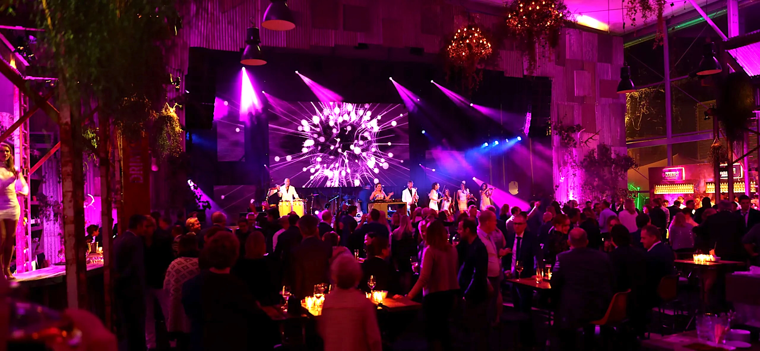 Firmenevent in Zelthalle manhattan von Intersettle Zeltverleih - zelte, Hallen, Pagode für Unternehmens-Veranstaltungen und Kunden Events