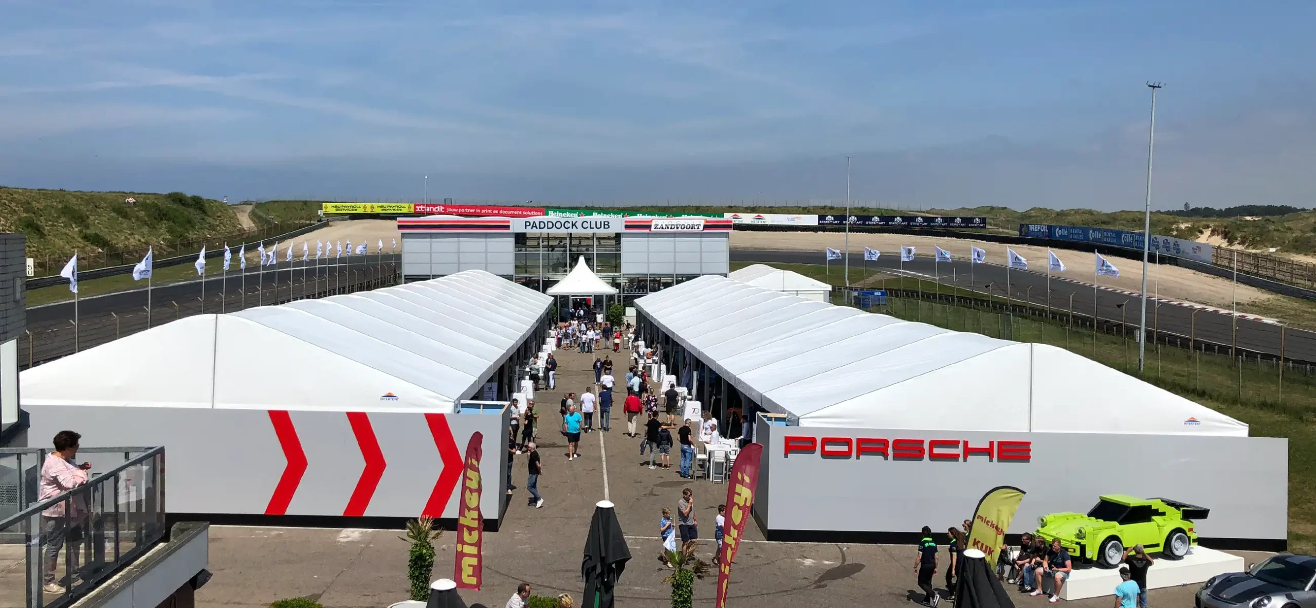 Manhattan Zelthalle und Alu-pavillon von Zeltverleih Intersettle an der Rennstrecke in Zandvoort - Paddock Club auf Motorsport Veranstaltung