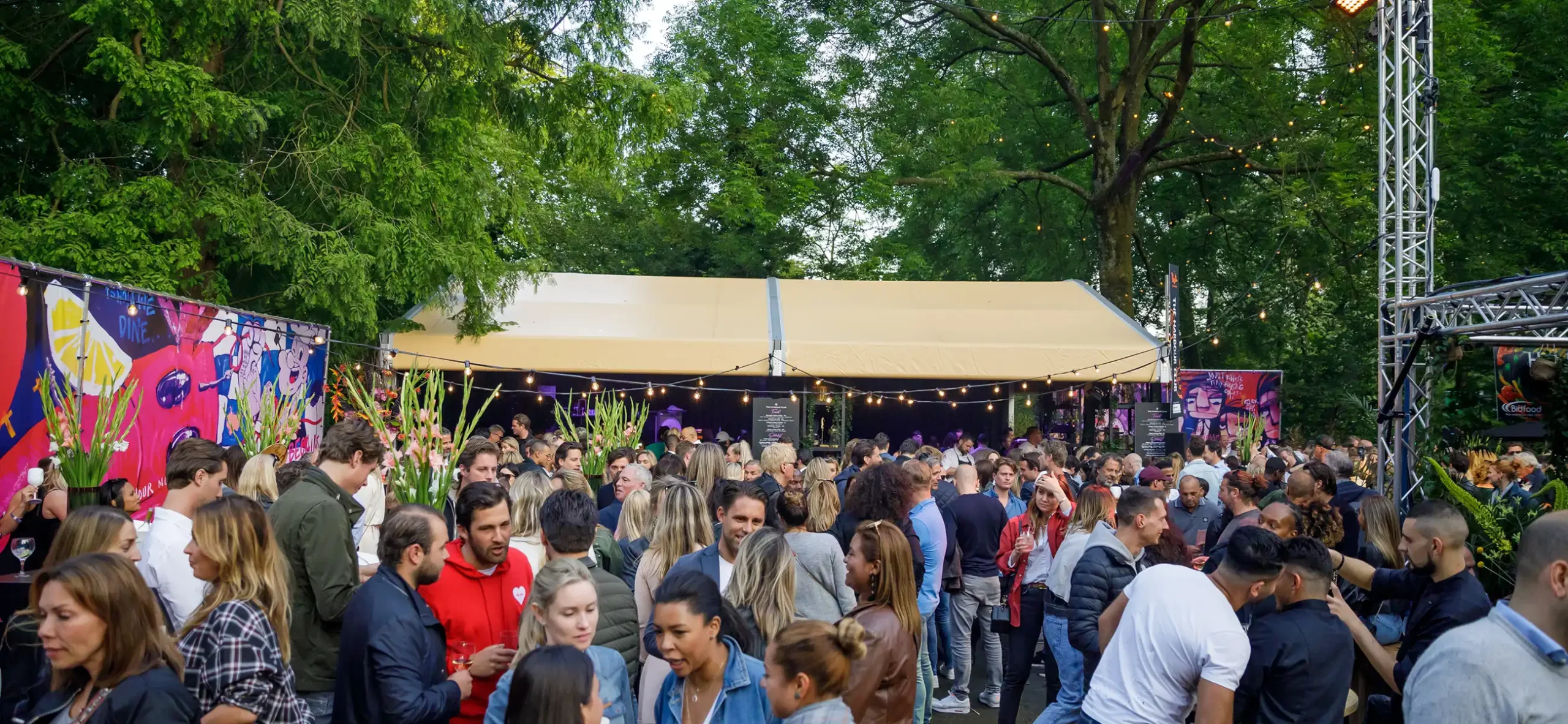 Partyzelt Alu, VIP von Zeltverleih Intersettle auf einem Stadt Festival - zelte für öffentliche Veranstaltung