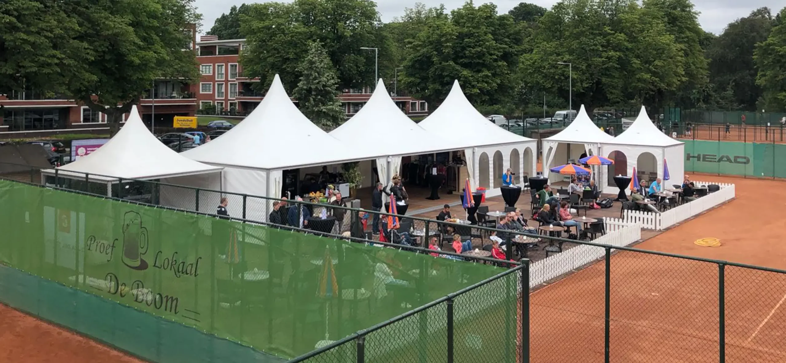 VIP Pagoden mit Terrassen für die Außengastronomie für Zuschauer - Sportveranstaltung - Regionales Tennis-Turnier