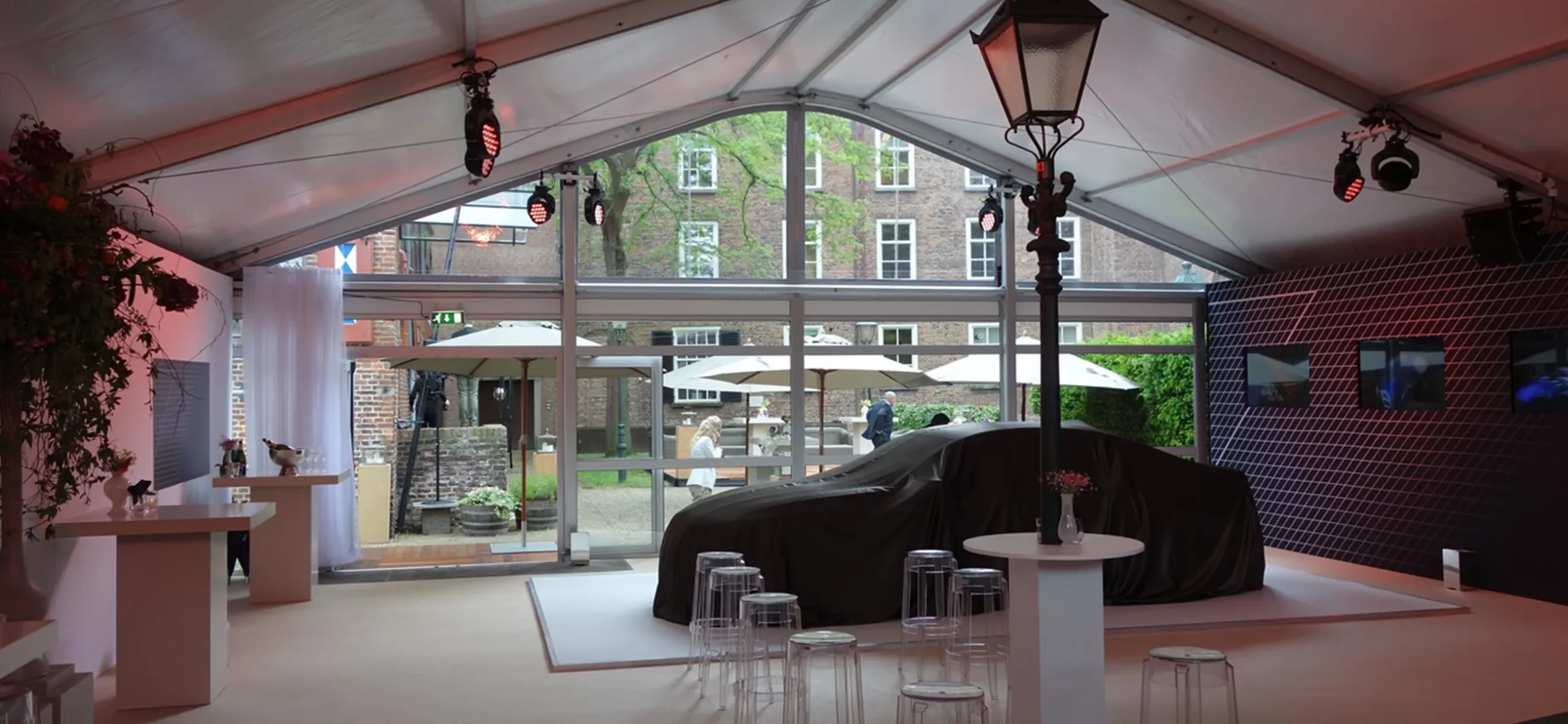 Vision Pavillon von Intersettle Zeltverleih - zelthalle als Showroom für Präsentation - Marketing Event zur Auto Präsentation
