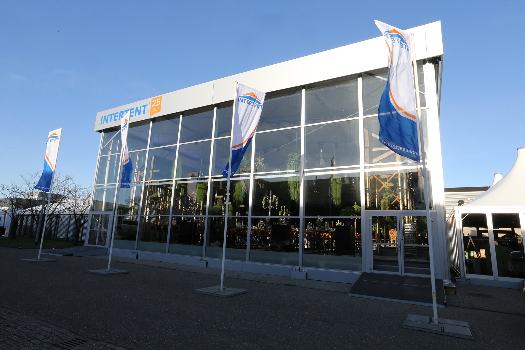 Zelthalle Manhattan von Interettle Zeltverleih als exklusive Eventlocation für Firmenevents