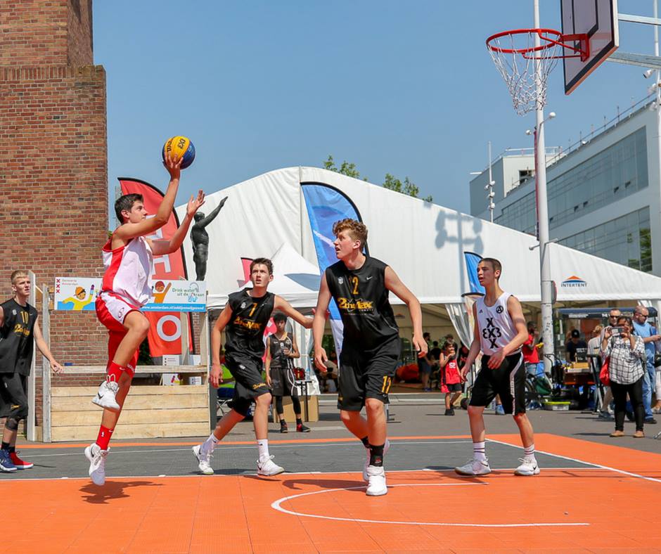 Zelthalle für Sportveranstaltung mitten in der Stadt - Basketball-Turnier mit Zelten von Intersettle Zeltverleih