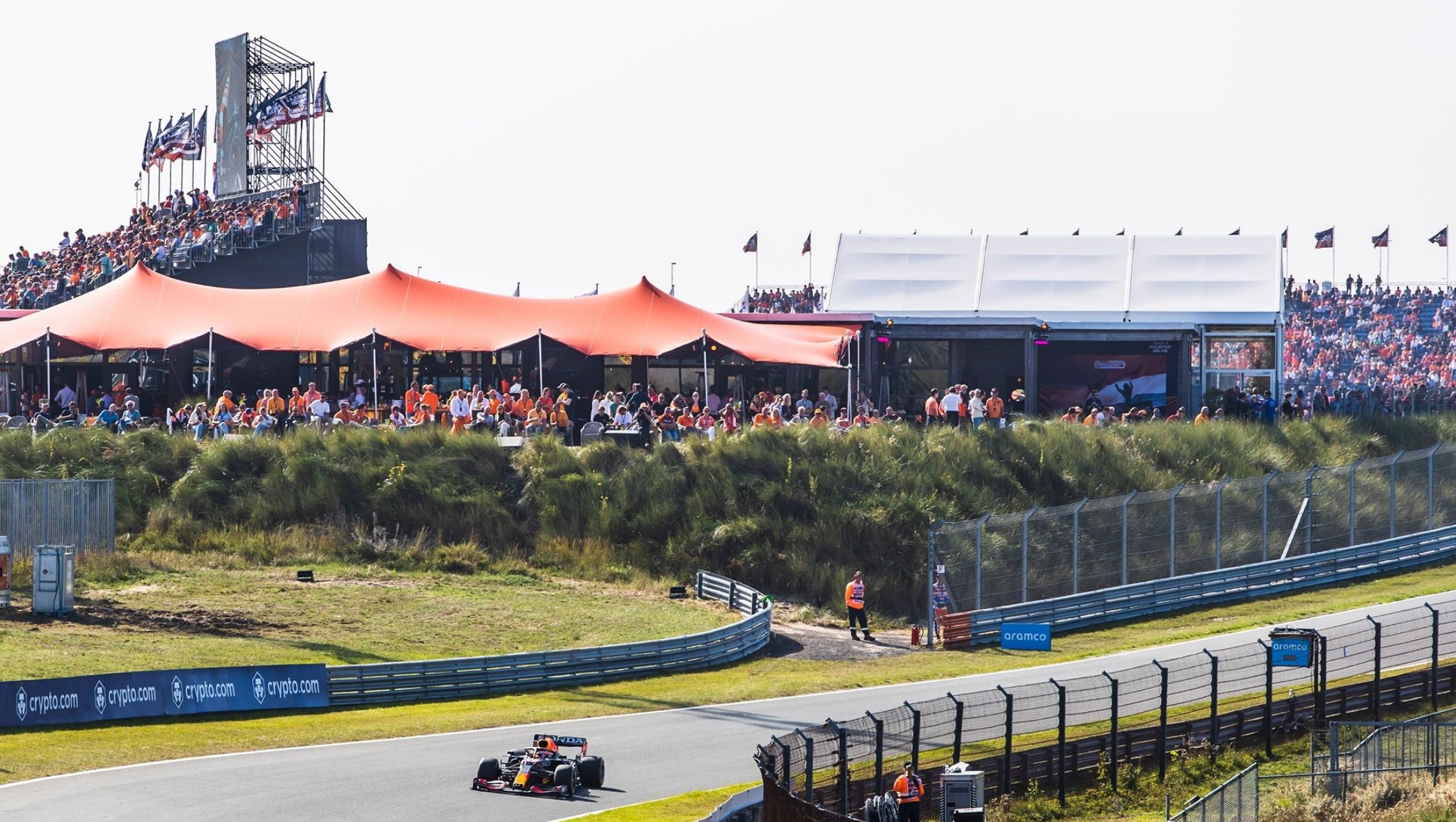 Zelthalle und Stretchzelt von Zeltverleih Intersettle für Rennsportevents - Zelt, Pagoden, Hallen für Sportveranstaltungen DTM Circuit Zandvoort 2017