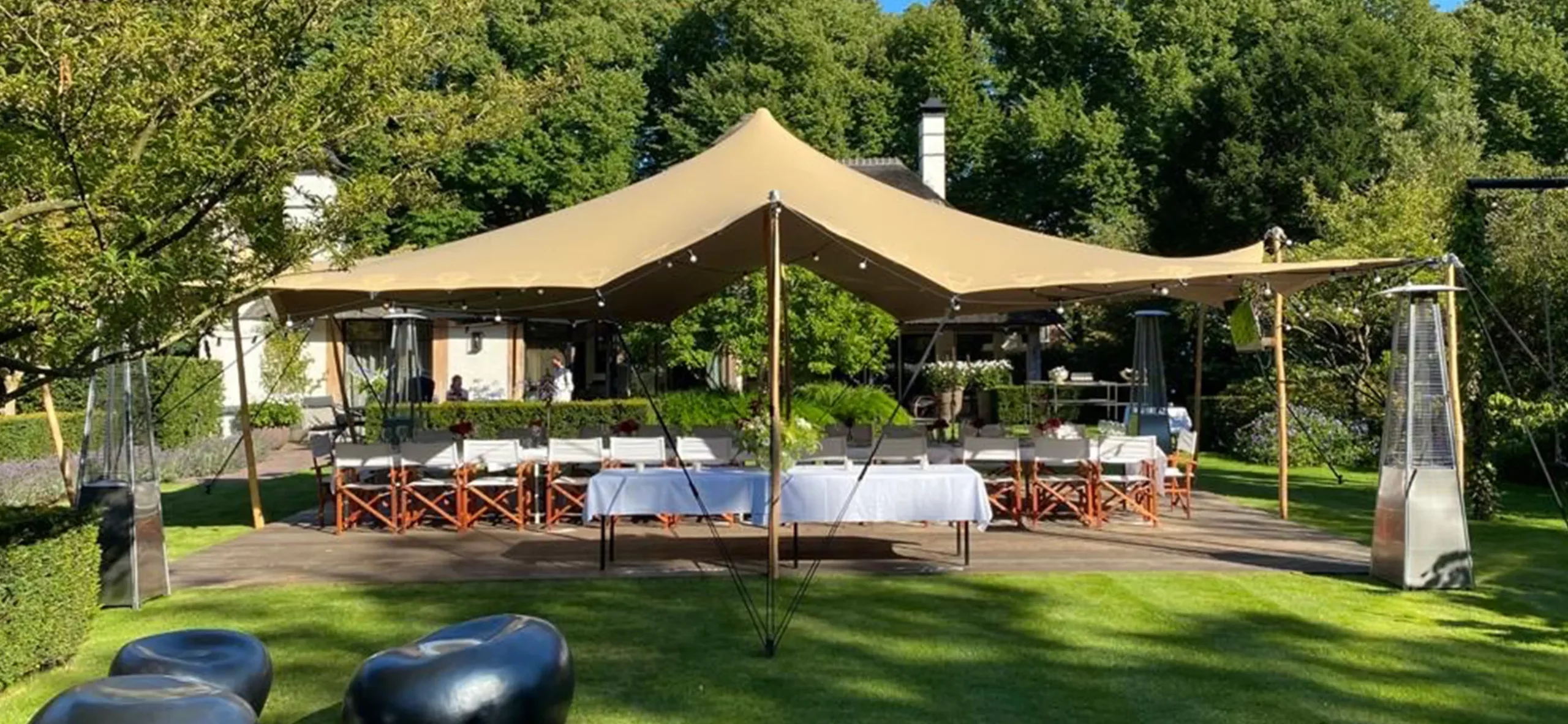 Stretch Zelt von Zeltverleih Intersettle für Geburtstagsparty im Garten - sommerliches Event