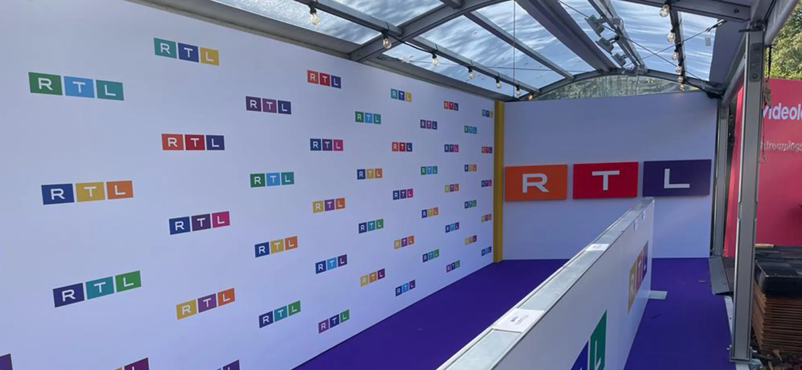 Business Medien Event RTL mit Red Carpet - überdachung mit Pergola Walkway von Intersettle Zeltverleih