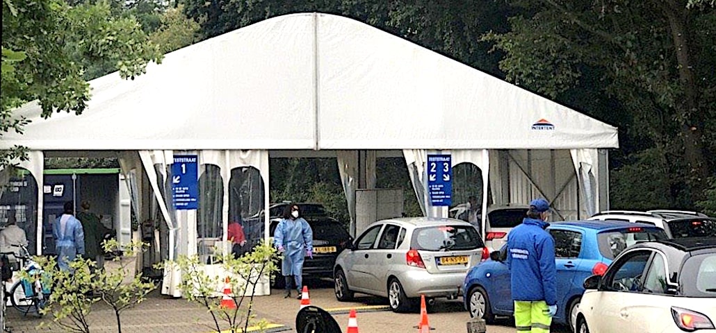 Drive-Through-Teststation-für-Corona-Schnelltests-mehrspurige-Teststrasse-von-intersettle-Zeltverleih-