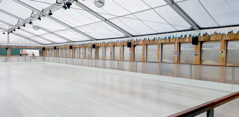 Eisbahn in Zelt,halle mit transparentem Dach von Intersettle Zeltverleih – Zelte, Pagode und Hallen für Sportveranstaltung