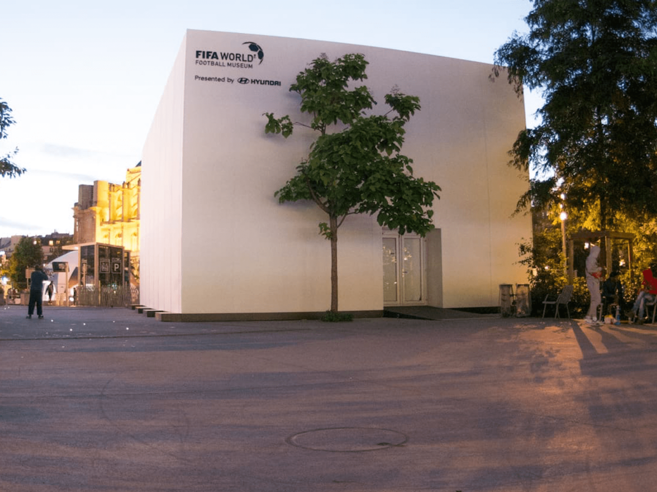 Intersettle - Exklusive Event-Zelte - Zeltverleih - Pavillon für FIFA World Football Museum in Paris - Ausstellung in Zelthalle -