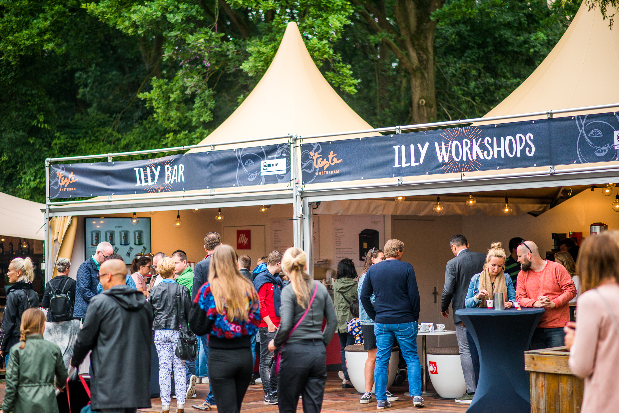 Pagoden mit Spitzdach von Intersettle Zeltverleih als Gastro-Stand auf Gastronomieevent - Taste of Amsterdam (2)