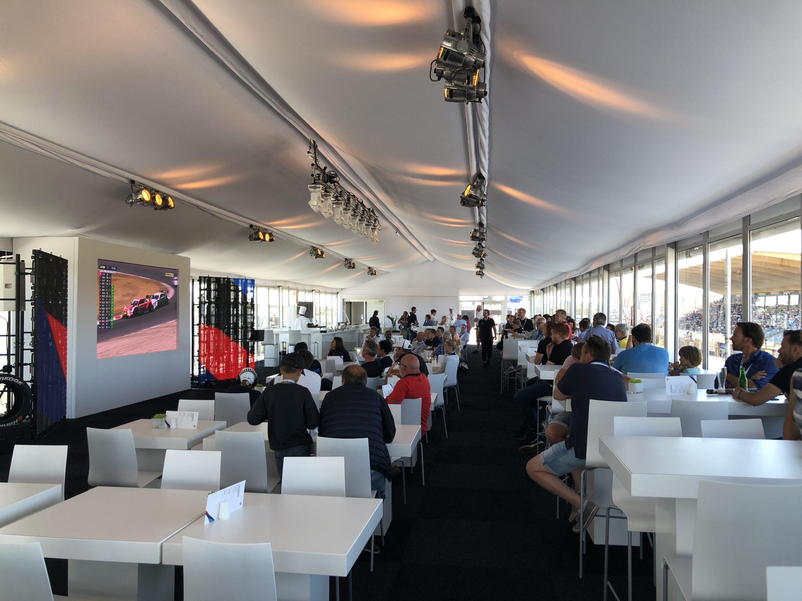 VIP-Zelt von Intersettle Zeltverleih beim DTM Circuit Zandvoort 2018 (2) mit Zelt-Ausstattungen