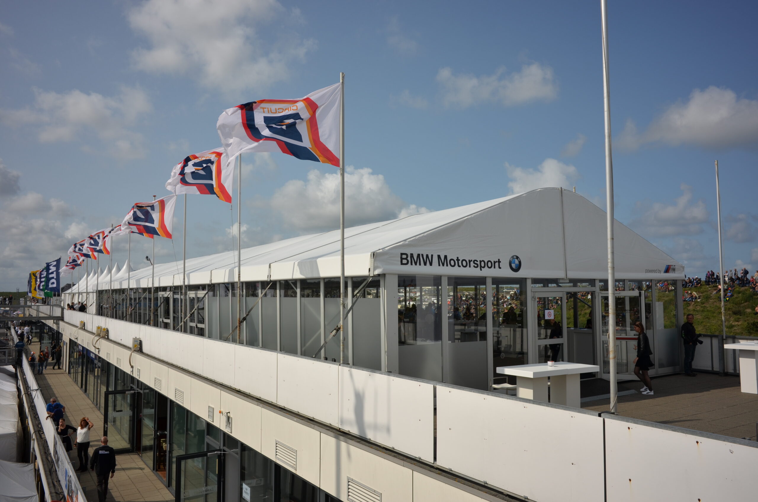 Zelthalle Alu Pavillon mit transparenten Seitenwänden von Intersettle Zeltverleih - Zelte und Hallen für Automobile und Motorsport Events an Rennstrecken - DTM Circuit Zandvoort 2017 (1) Kopie