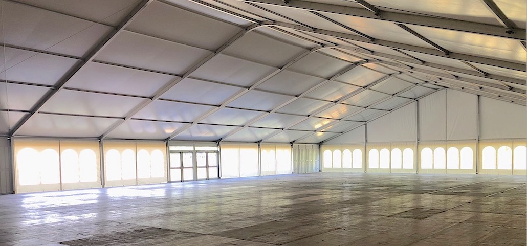 Große Zelthalle als Festzelt für Volksfeste, Oktoberfeste und Festivals mit Schwerlastboden von Intersettle Zeltverleih - Alu Vision