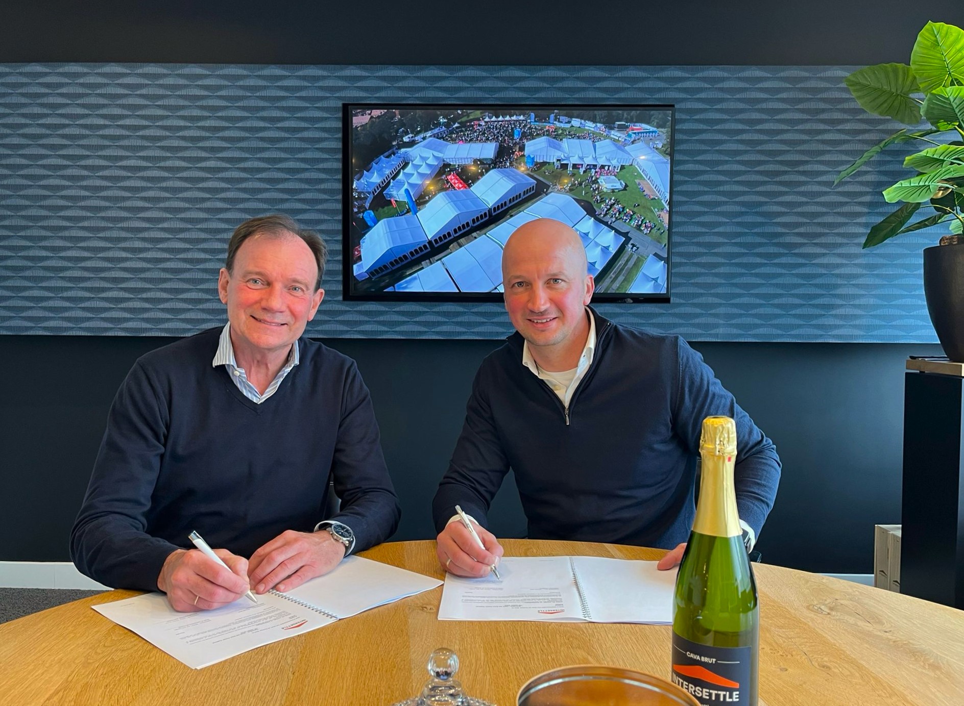 Intersettle Zeltverleih und SportVibes DTD Finish Festival unterzeichnen neuen Vertrag für repräsentative Hospitality-Pavillons