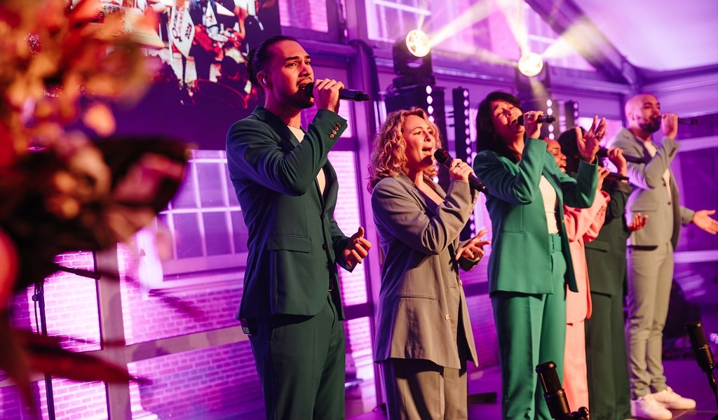 Auftakt-Veranstaltung zur Sanierung des Amsterdam Museums im Innenhof mit transparenten Zelten von Intersettle Zeltverleih