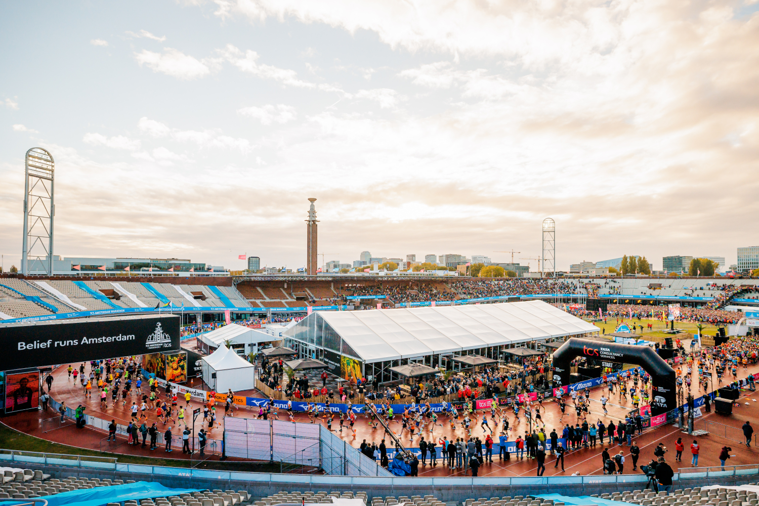 Sportveranstaltung Marathon mit zelten, Pagoden und Zelthalle von Intersettle Zelt Verleih