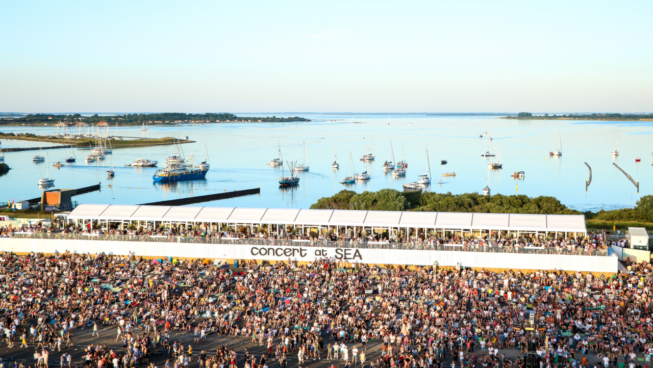 Eventzelte für große Festivals von Intersettle Zeltverleih - Hospitality Zelte für Festivalbesucher Concert at SEA