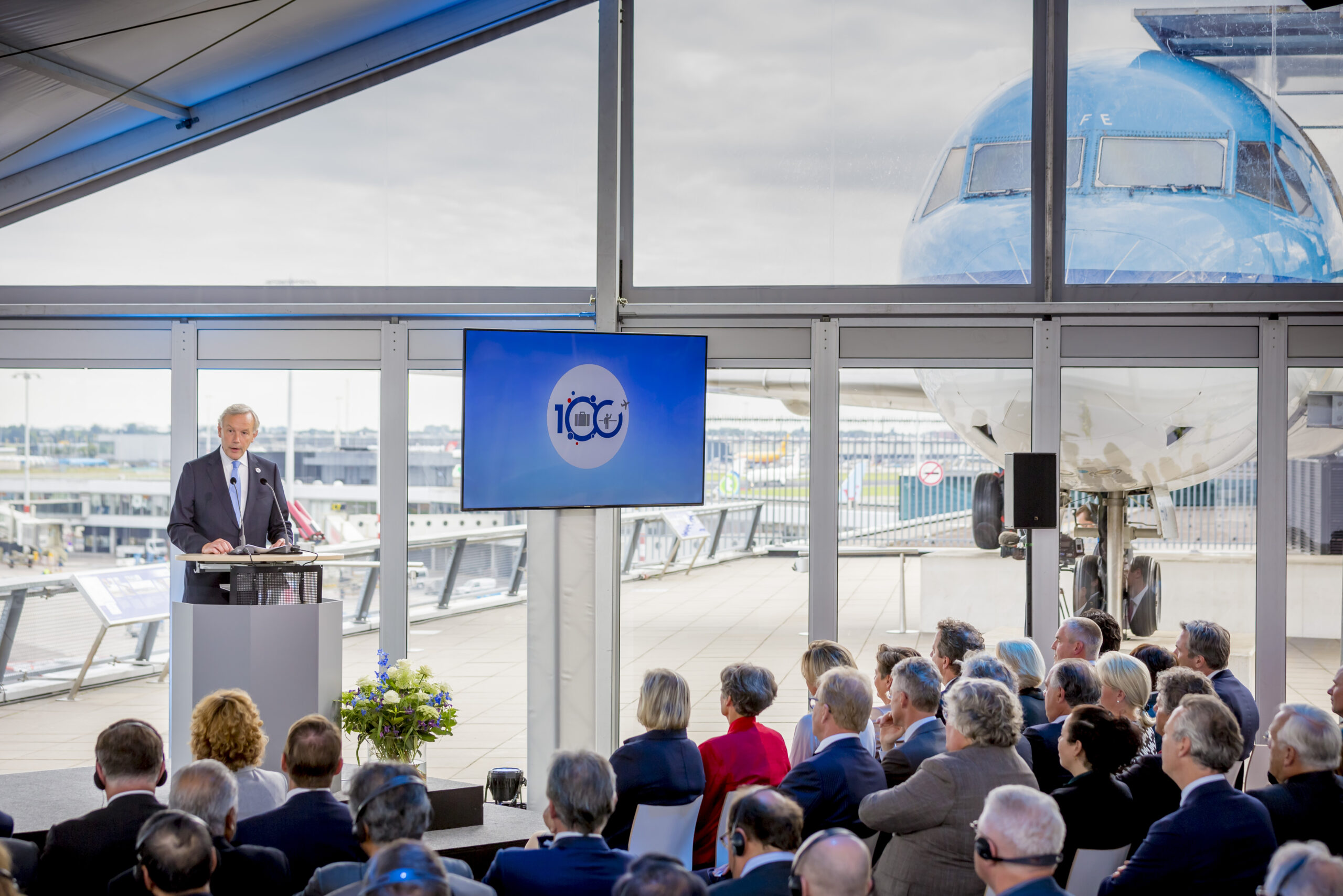 Firmenevent zum Jubiläum eines Unternehmens - Exklusive Zelte von Intersettle mit allen Zeltausstattungen und audiovisuellen Medien.