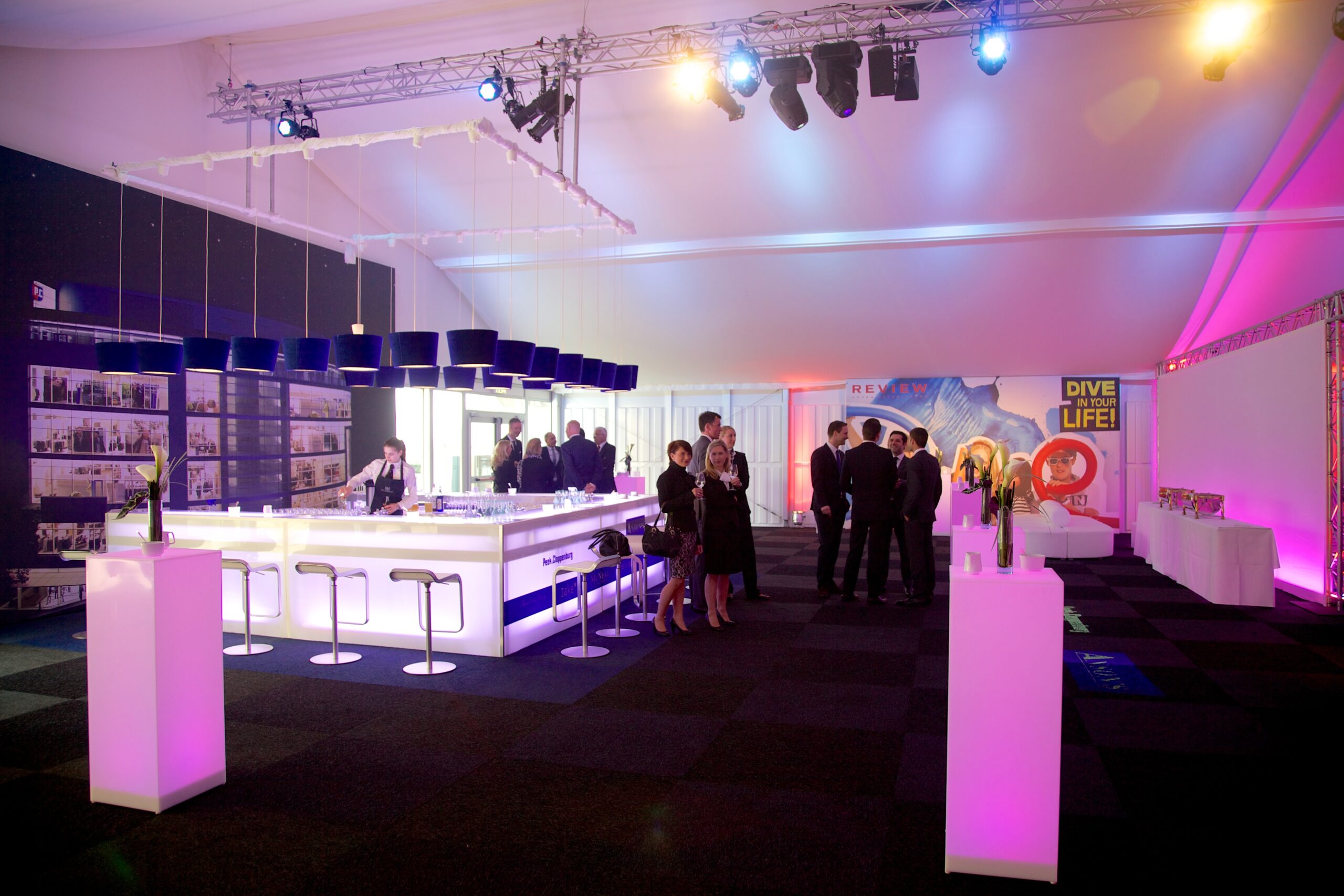 Hochkarätige Firmenevents in Zelten von Intersettle Zeltverleih - Eventzelte für Unternehmen