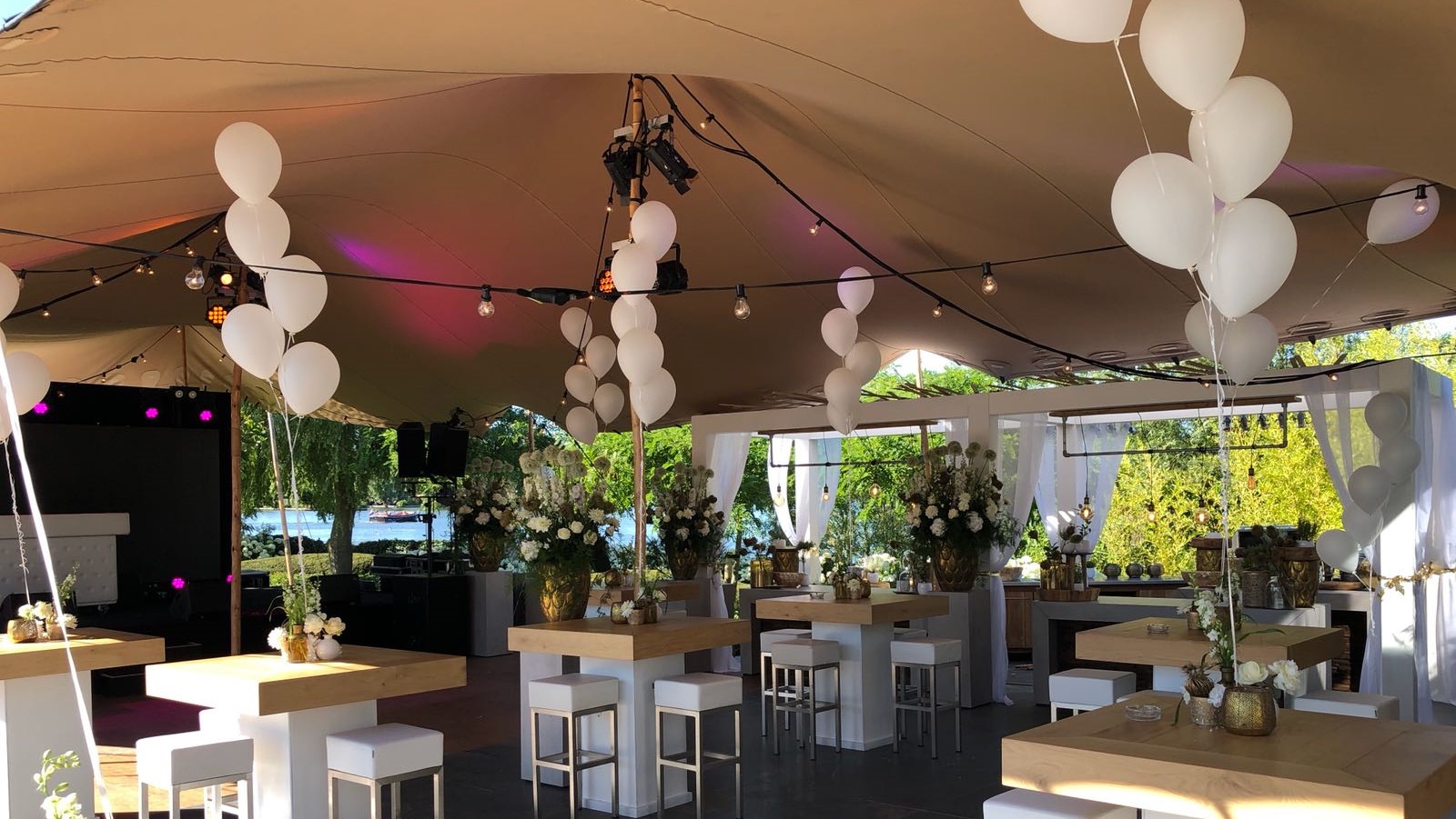 Private Feiern in Zelten von Intersettle – Stretchzelt für Geburtstagsparty zu Hause im eigenen Garten