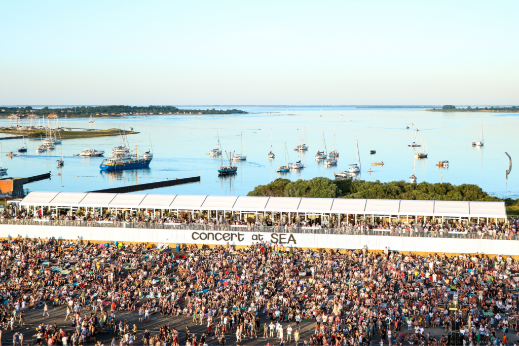 Zelte und Zelthallen von Intersettle auf dem Festival Concert at SEA - Zeltverleih für Veranstalter und Agenturen