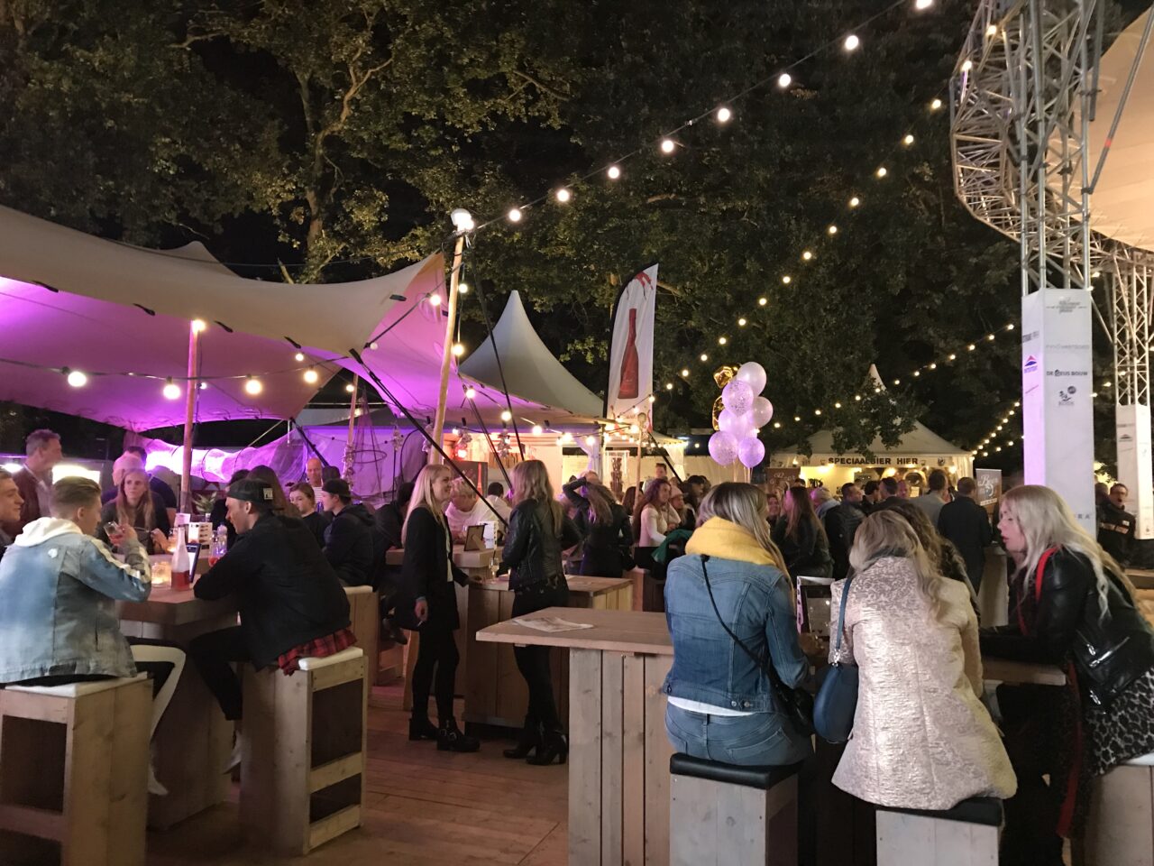 Alkmaar Culinair Plaza mit Gastro-Zelten und Überdachungen von Intersettle Zeltverleih