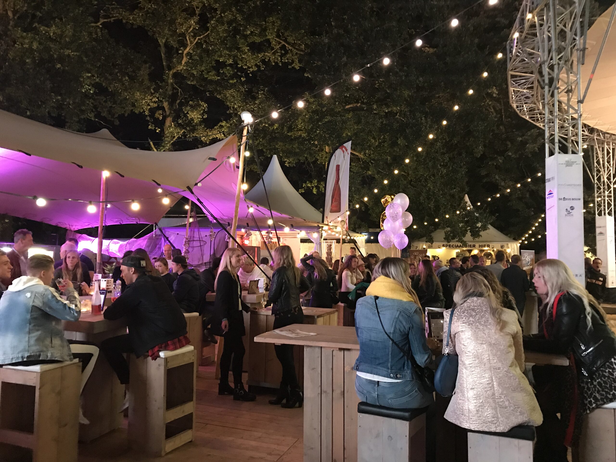 Alkmaar Culinair Plaza mit Gastro-Zelten und Überdachungen von Intersettle Zeltverleih