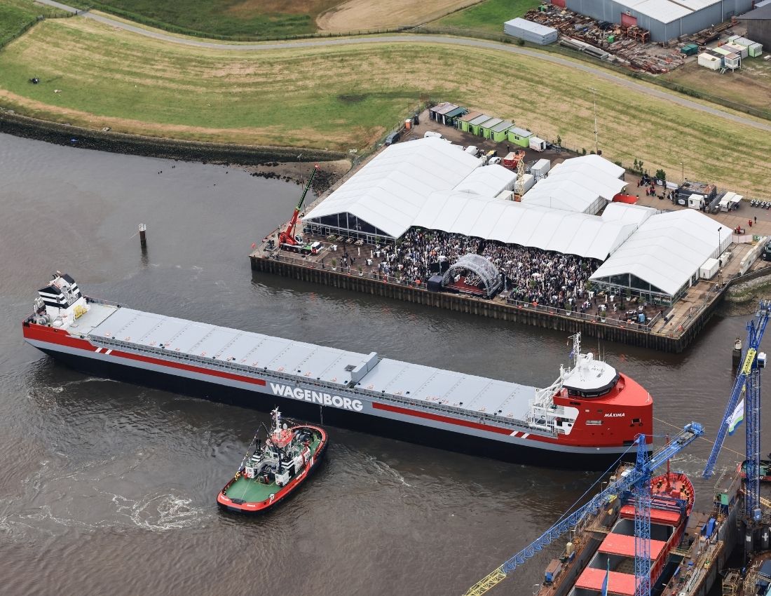 Zelthallen und Eventzelte von Intersettle Zeltverleih auf einem Event der Royal Wagenborg zur DelfSail 2024