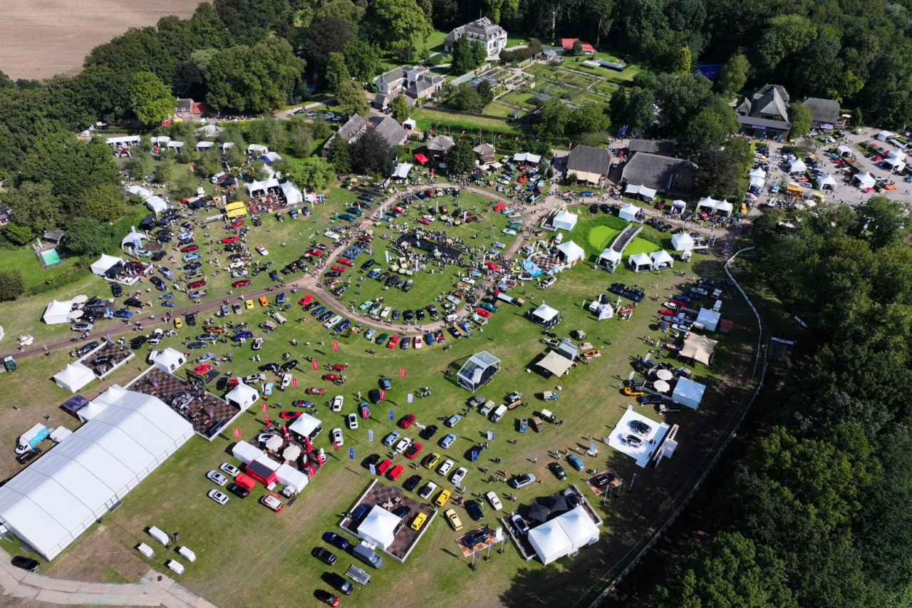 Luftaufnahme Eventgelände Wheels Mariënwaerdt mit Zelten, Pagoden und Hallen von Intersettle Zeltverleih - Vertragsverlängerung 2025