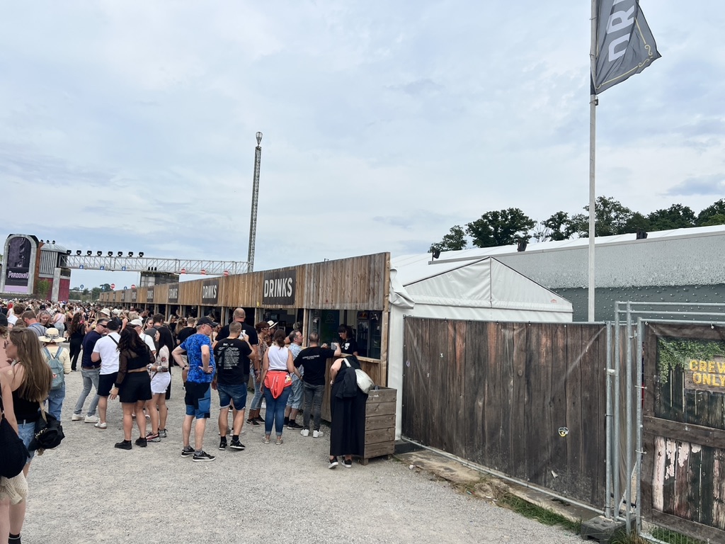 Partyzelte Alu VIP von Zeltverleih Intersettle als Theken auf dem Parookaville Festival 2025 - Getränkestationen an der Main Stage