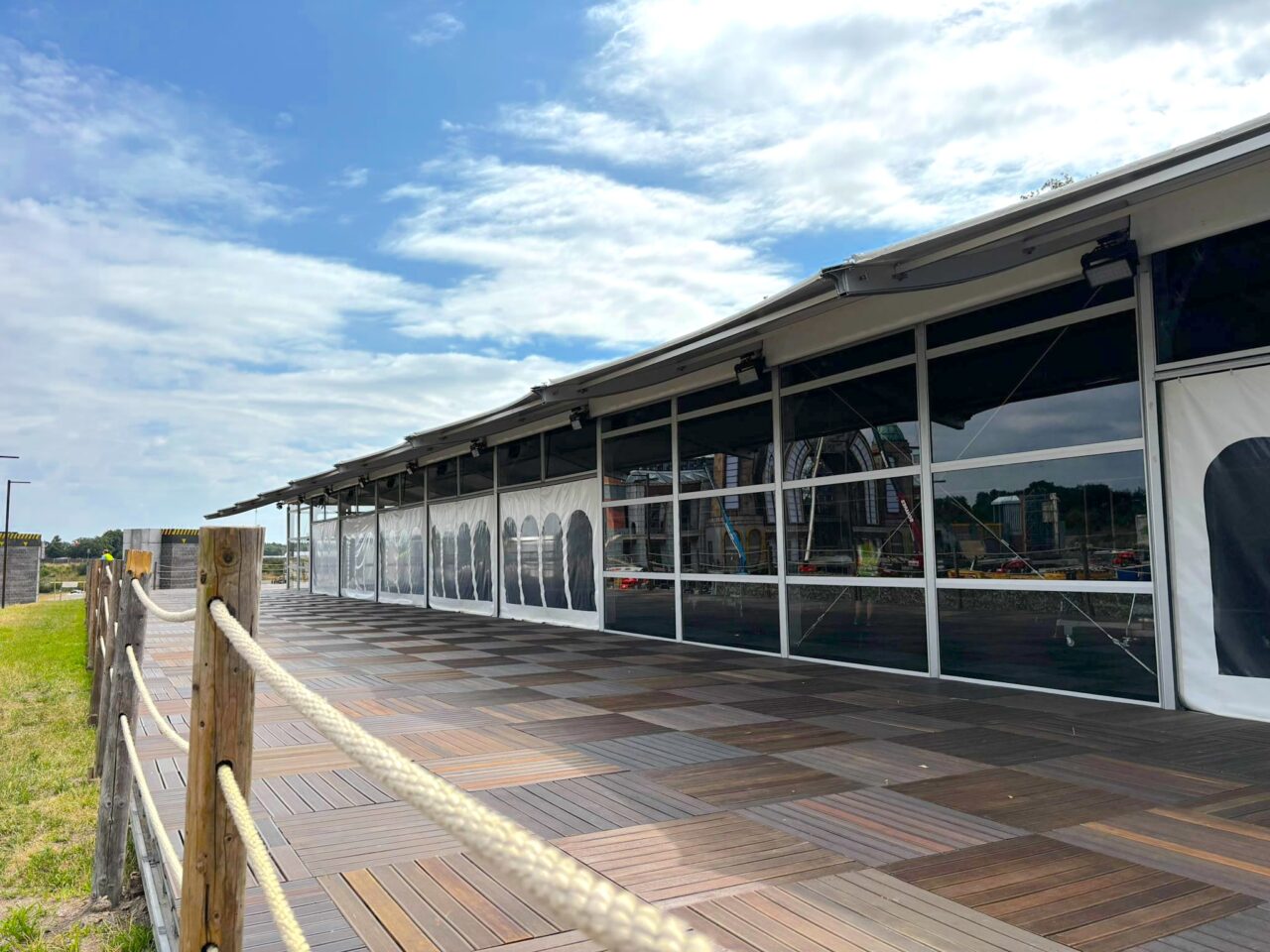 Zelthalle Vision Wings von Zeltverleih Intersettle - VIP-Zelt Platinum Club Parookaville Festival 2025