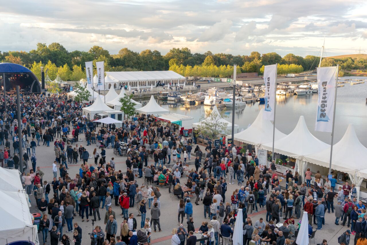 Zelte, Pagoden und Zelthallen von Intersettle - Zeltverleih für öffentliche Veranstaltungen, Stadtfeste, Sportveranstaltungen, Festivals, Märkte, Messen, Konzerte, KIrmes, Volksfeste und Events