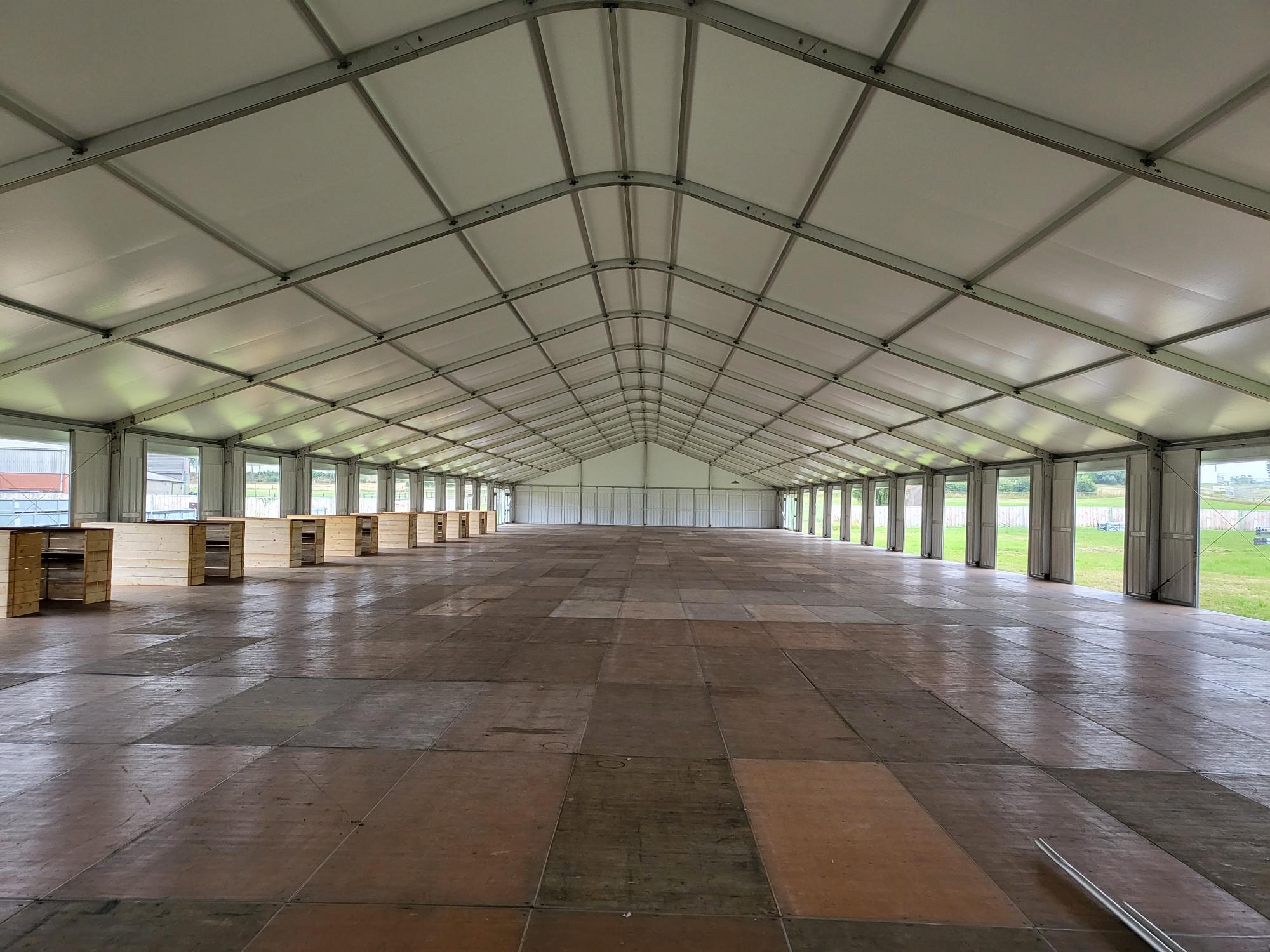 Zelthalle-von-Zeltverleih-Intersettle-zur Überdachung des Check-In Berecihs zu-den-Campingplätze-auf-dem-Parookaville-Festival-2022-in-Weeze