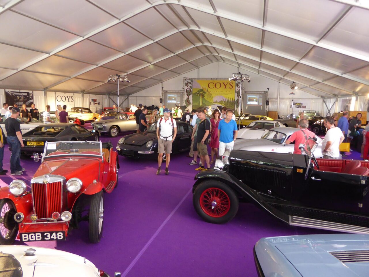 Mobile Showrooms für Autos - Alu Halle : Leichtbauhalle von Intersettle Zeltverleih für Präsentationen, Messen, Ausstellungen - Classic Days