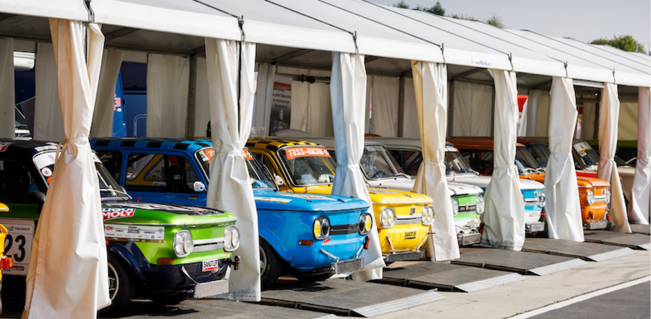 Rennzelte von Zeltverleih Intersettle aus NRW - Zelte für Automobil Events, Rennsport-Veranstaltungen - öffentliche Motorsportevent
