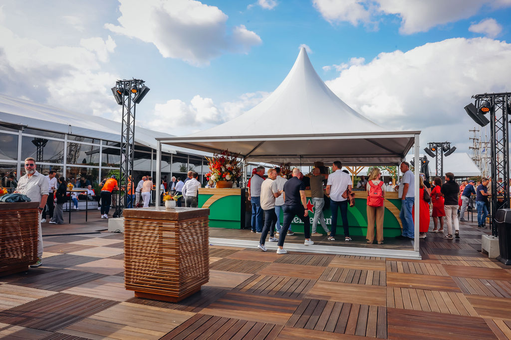 Spitzdach Pagode und Vision Wings Zelthalle von Intersettle Zeltverleih für die SAIL Villages auf der SAIL2025 Amsterdam - Temporäre Raumlösungen für Hospitality