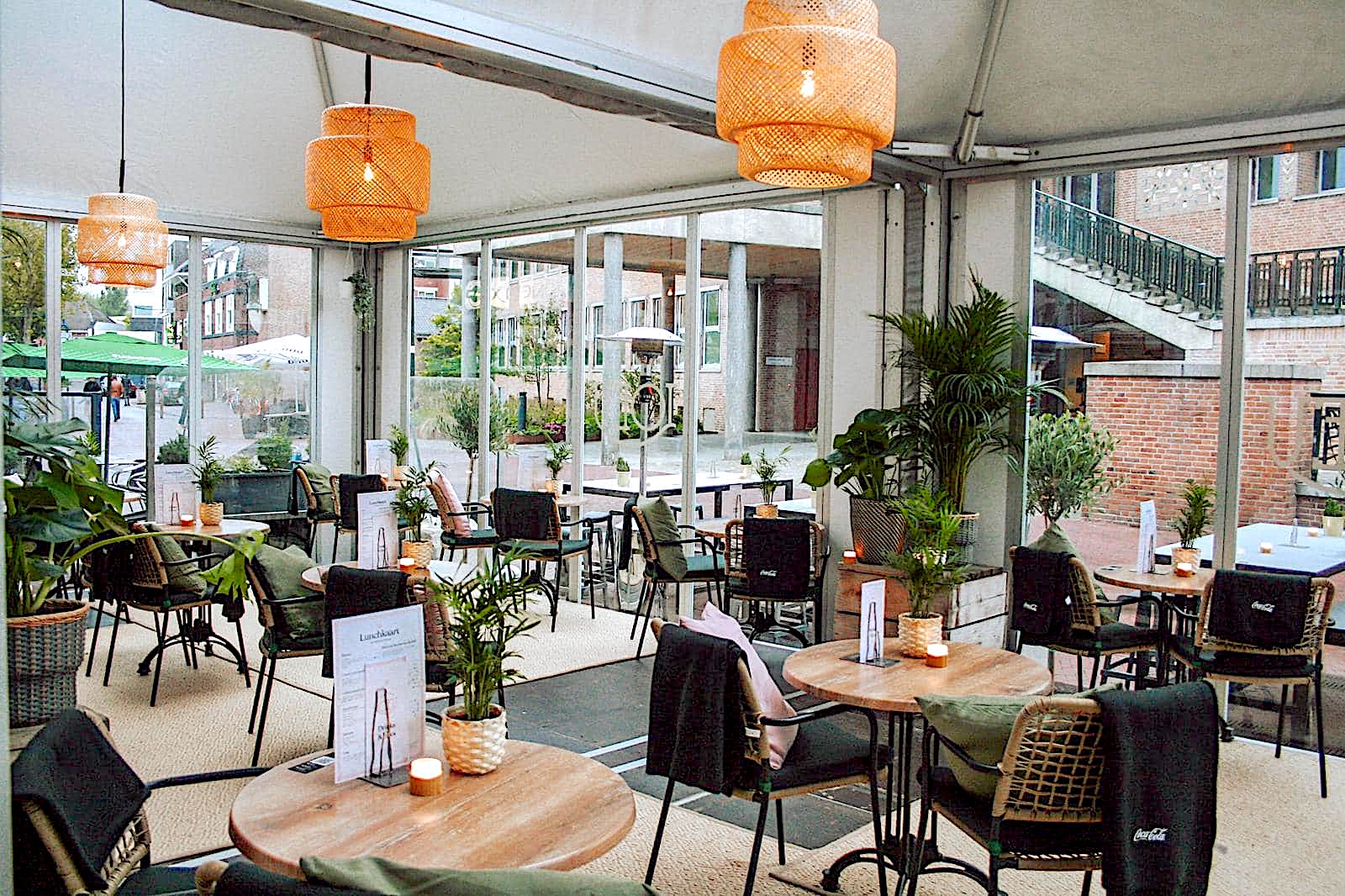 Temporäre Gastronomiezelte von Intersettle Zeltverleih für Gastronomen, Restaurants und Hotels - Zelte, Pagoden, Zelthallen für Events und Überdachungen, Gastrozelte für Terrassen