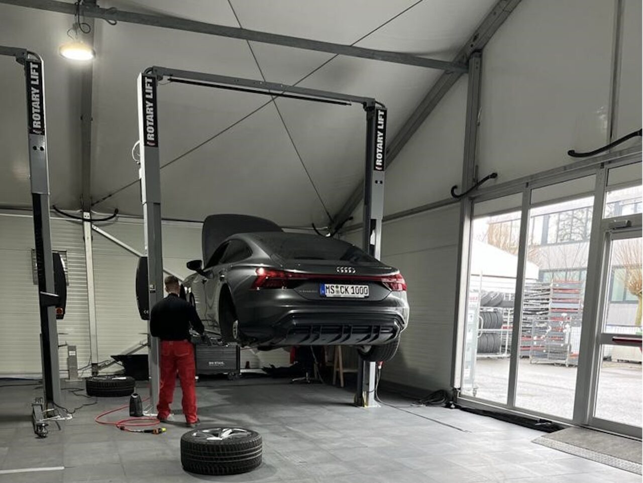 Werkstatthallen für KFZ- und Servicebetriebe von Zeltverleih Intersettle - Interimslösung und Kapazitätserweiterung für Reifenwechel, Begutachtungen und abnahmen